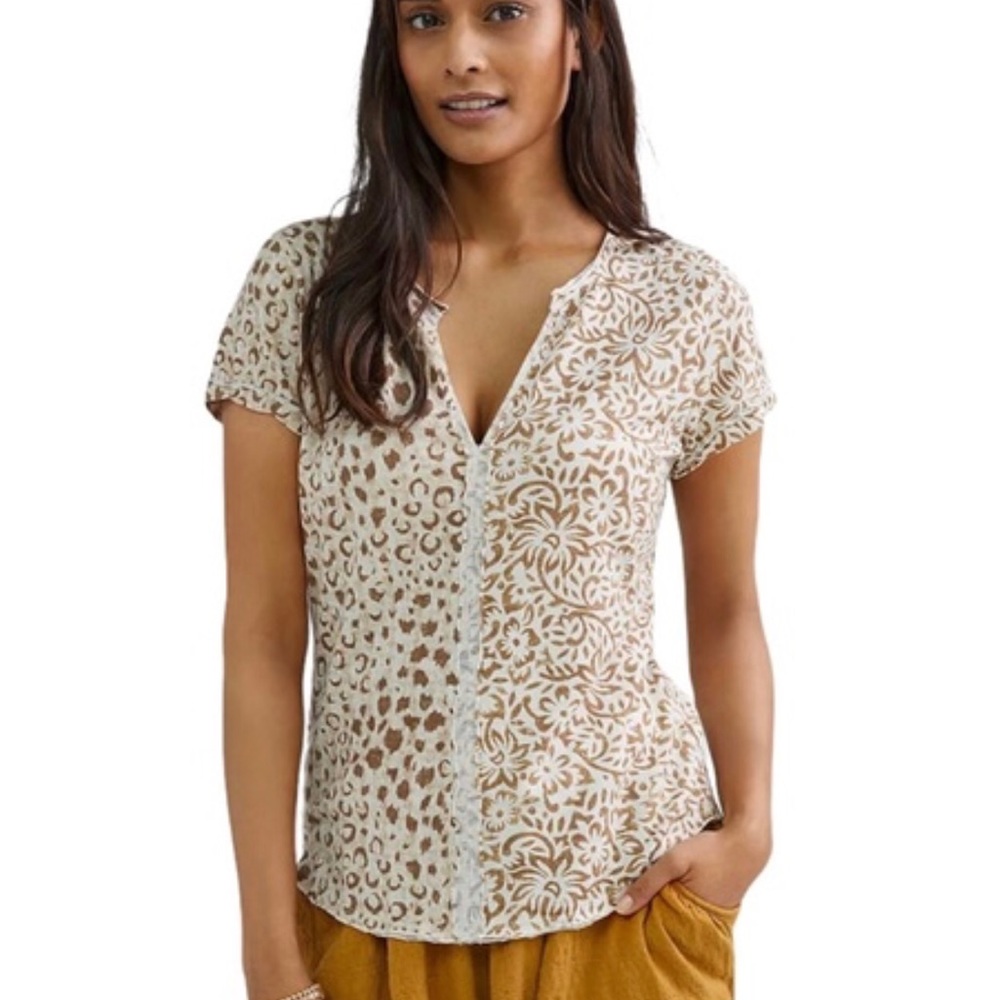 Anthropologie Cream and Tan Short Sleeve Button Front Top
